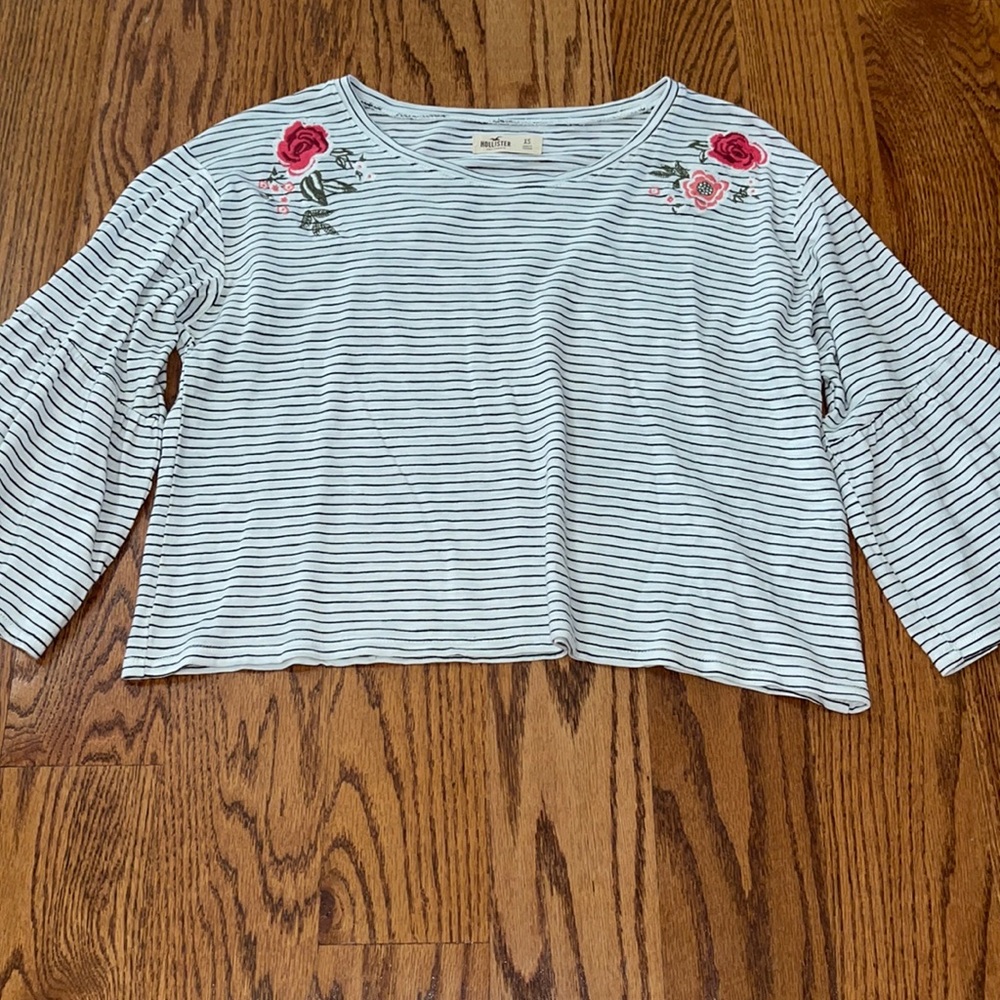Hollister striped flower embroidery top, like new, (size: adult xs)
